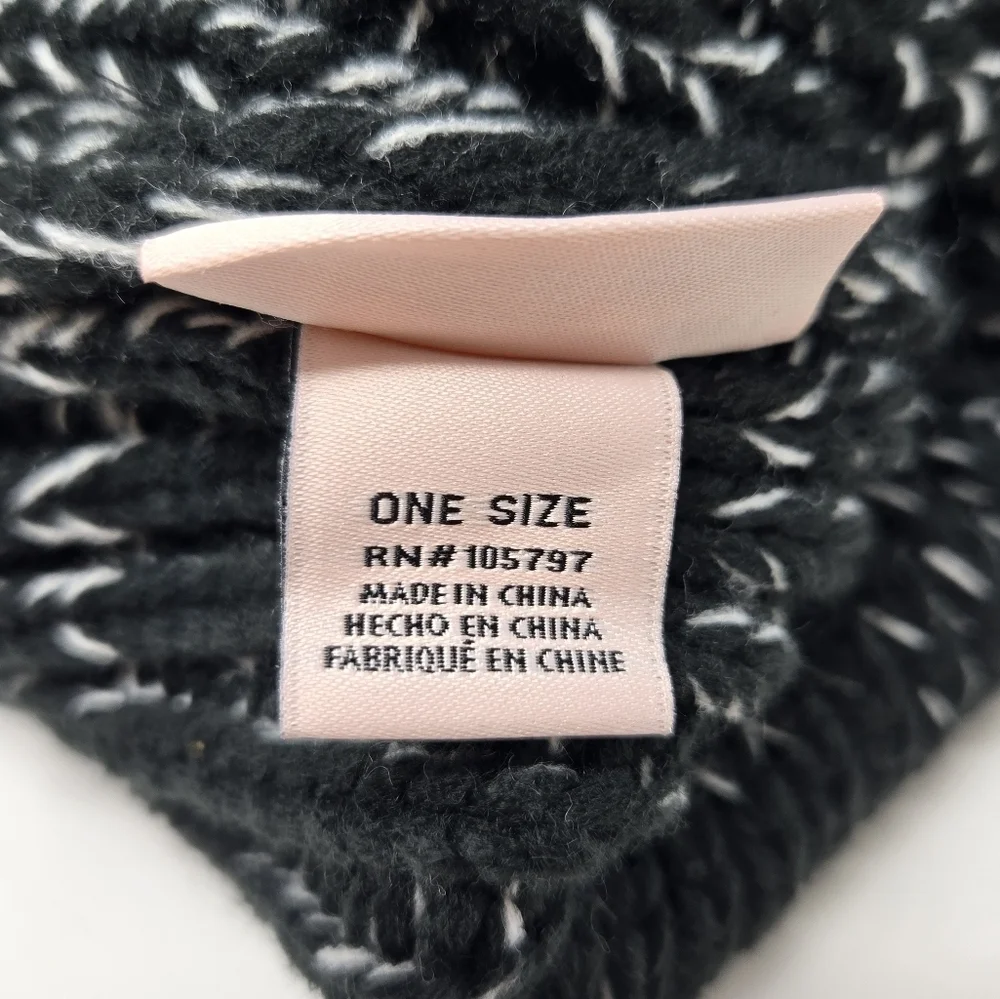 NWT JUICY COUTURE BLACK & WHITE POM POM BEANIE HAT KNITWEAR WOMEN OS CROCHET
